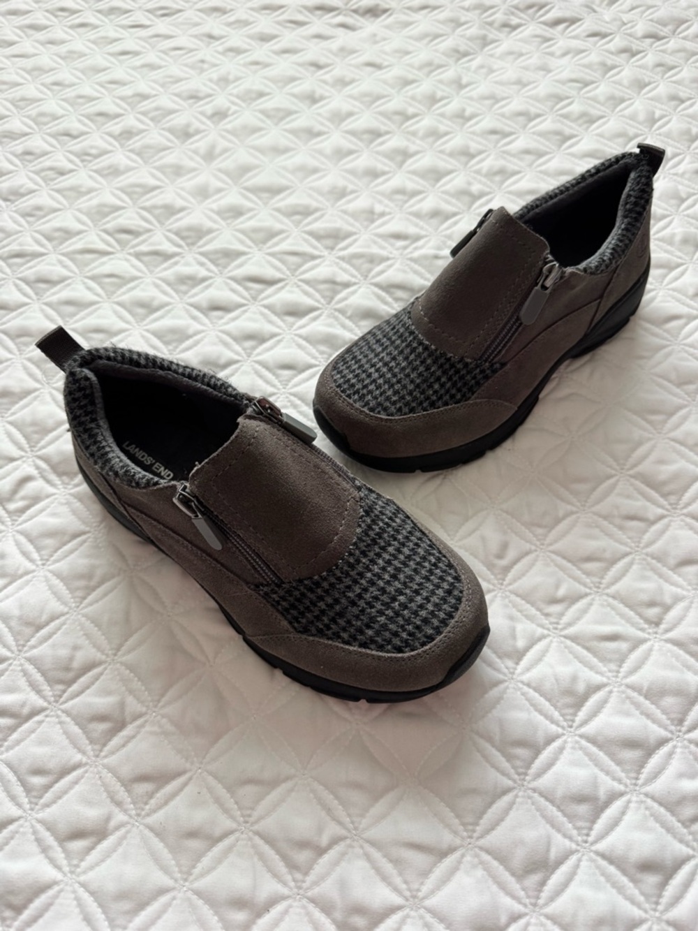 NWT Lands' End Gray Black  Slip-On Insulated Suede Houndstooth Mocs Shoes Sz 6.5